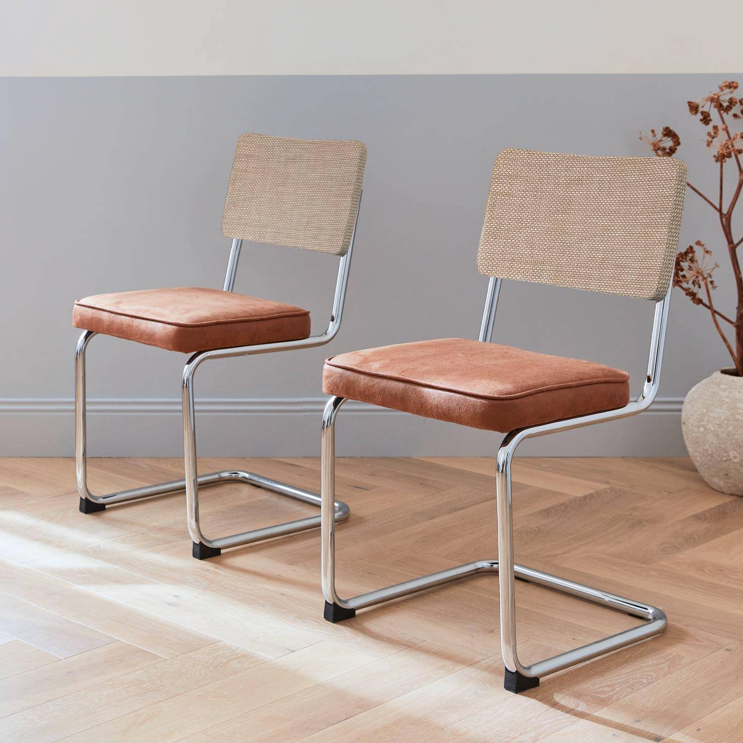 2 sillas cantilever - Maja - tela marrón claro y resina efecto ratán, 46 x 54,5 x 84,5cm   Photo1