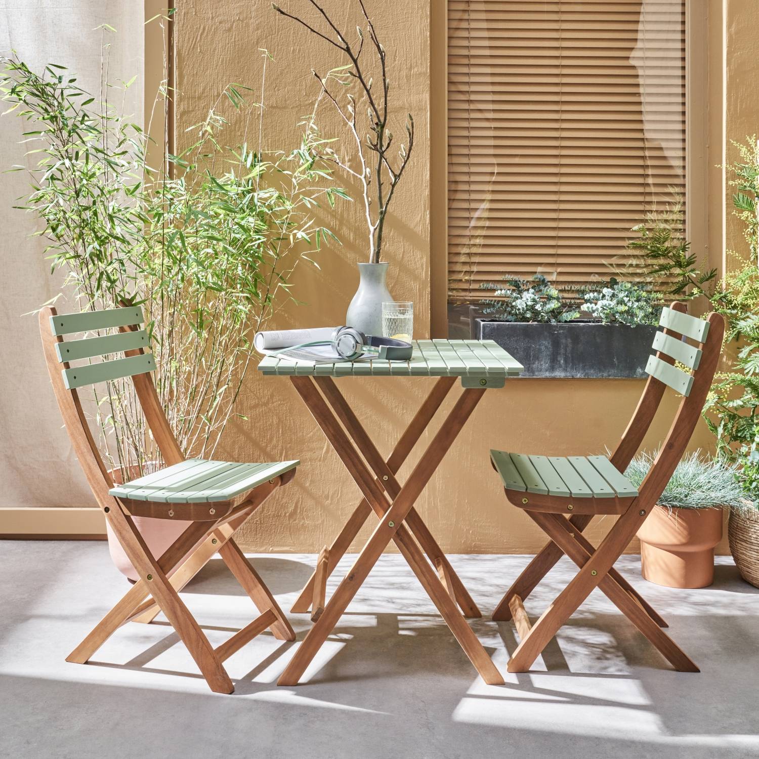 Table de jardin bistrot en bois 60x60cm - Barcelona bois/vert de gris - pliante bicolore carrée acacia avec 2 chaises pliables | sweeek