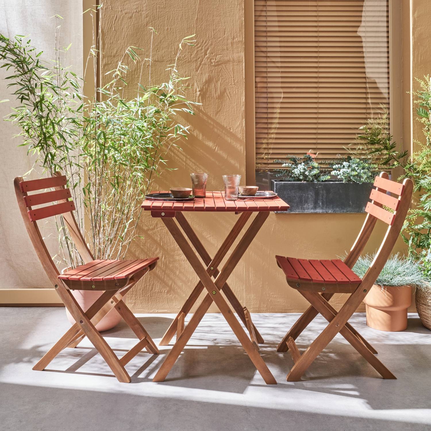 Mesa de jardim Bistro 60x60cm - Barcelona Bois / Terracotta - mesa quadrada dobrável bicolor em acácia com 2 cadeiras dobráveis | sweeek