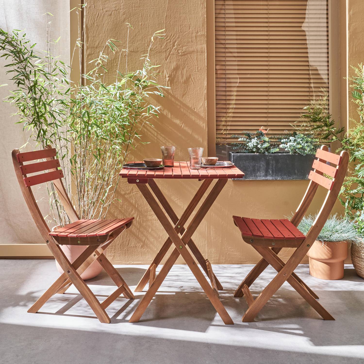 Mesa de jardim bistrô de madeira 60x60cm - Barcelona Bois / Terracotta - mesa dobrável quadrada bicolor em madeira de acácia com 2 cadeiras dobráveis Photo1