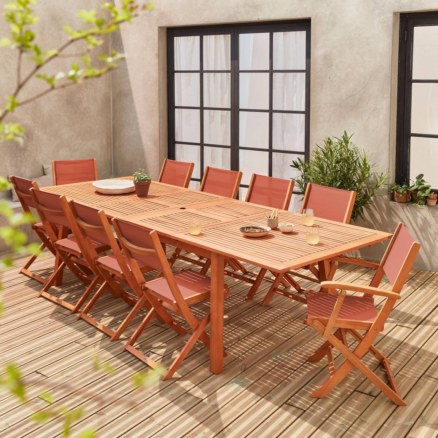 Salon de jardin en bois extensible - Almeria  table 200/250/300cm avec 2 rallonges, 2 fauteuils et 8 chaises, en bois d'Eucalyptus FSC huilé et textilène terra cotta Photo1