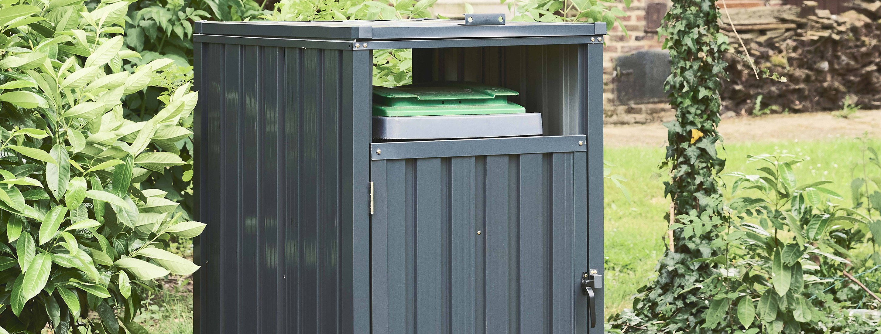 Rangement de accessoires de jardin sweeek