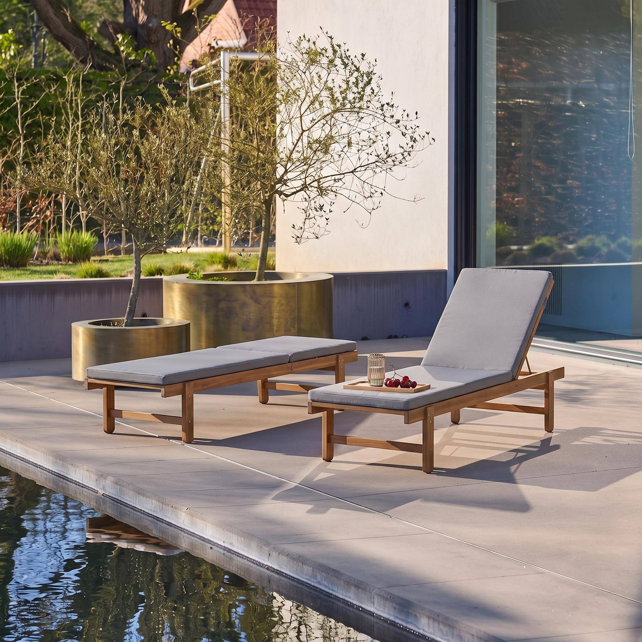 Set van 2 ligstoelen van Acacia – AREQUIPA – Ligstoelen met grijs kussen en wielen, multipositioneel Photo2