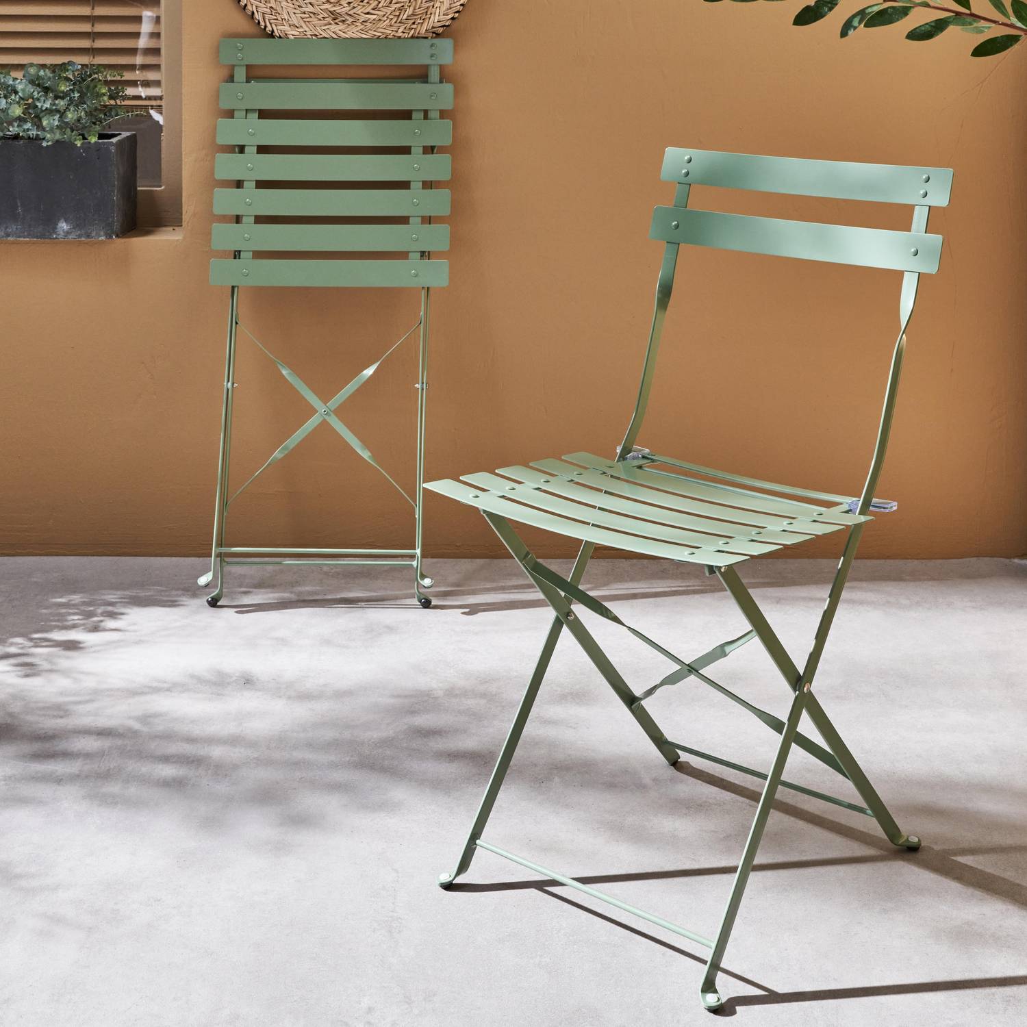 Set of 2 foldable bistro chairs - Emilia sage green - Thermo-lacquered steel Photo2