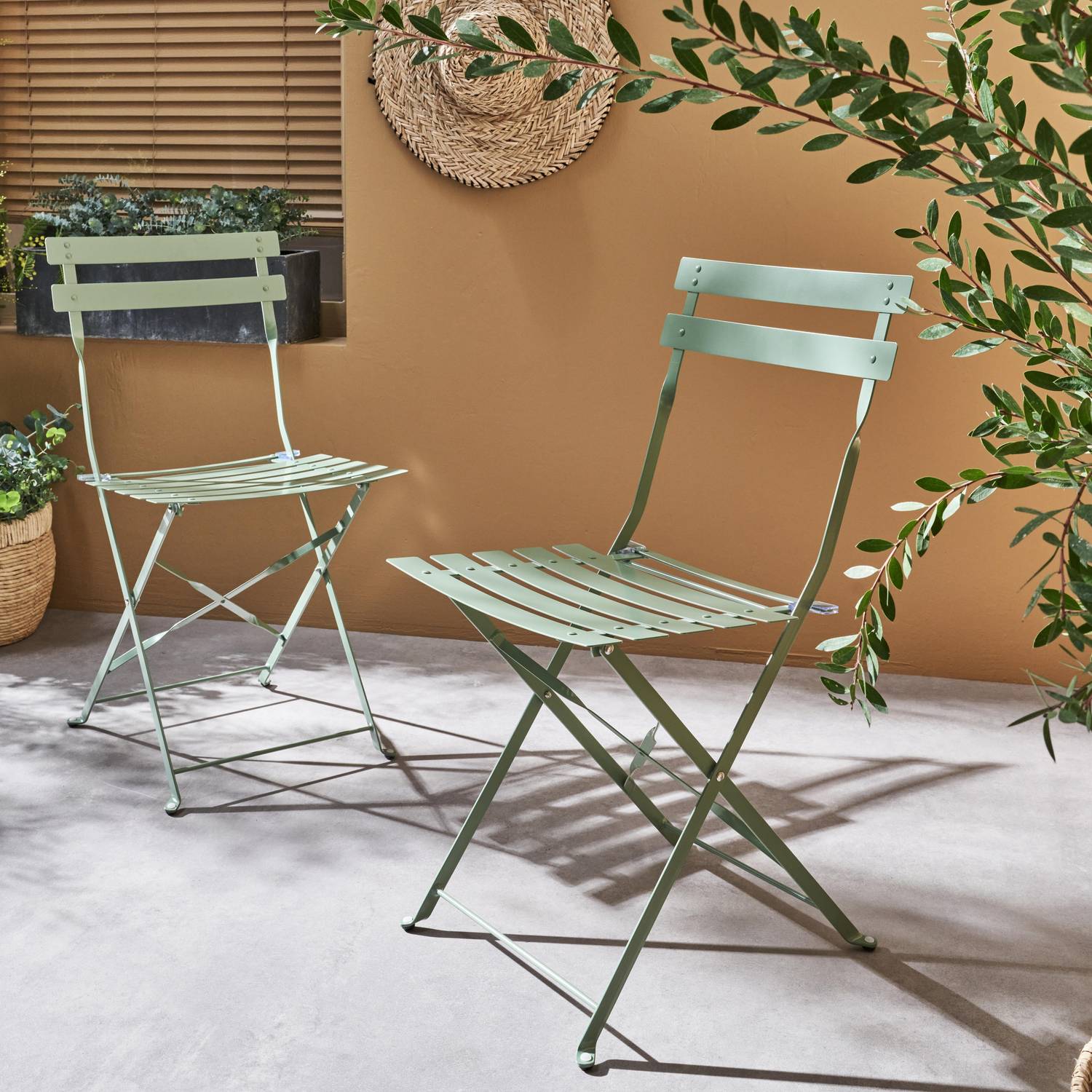 Set of 2 foldable bistro chairs - Emilia sage green - Thermo-lacquered steel Photo1