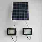 Lot de 2 projecteurs solaires LED 50W avec panneau solaire télécommandé blanc froid, lampes résistantes à la pluie et autonome, spot extra puissant 1800 lumens équivalent 135W Photo5