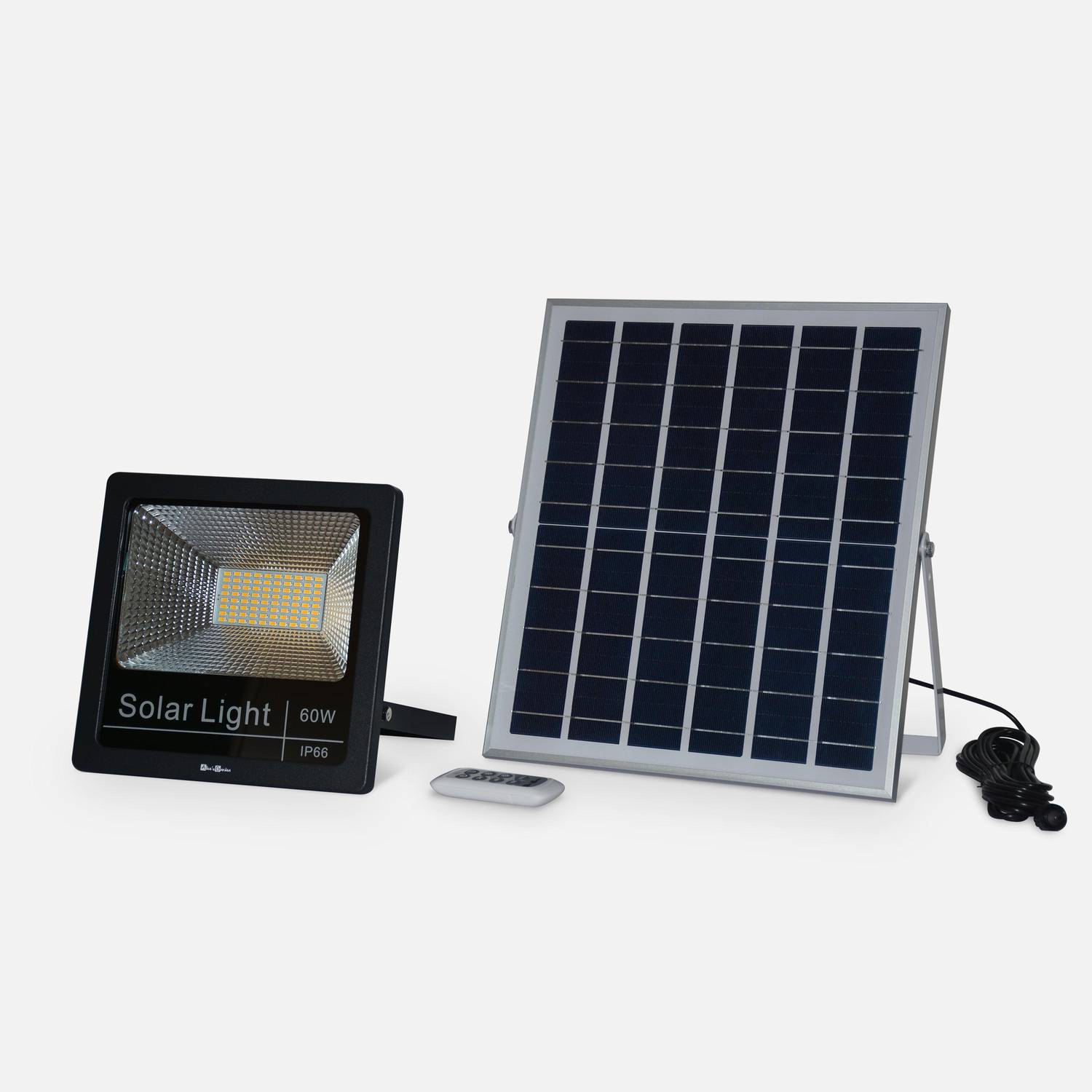 Projecteur solaire LED 40W avec panneau solaire télécommandé blanc froid, lampe résistante à la pluie et autonome, spot extra puissant 1500 lumens équivalent 125W Photo1
