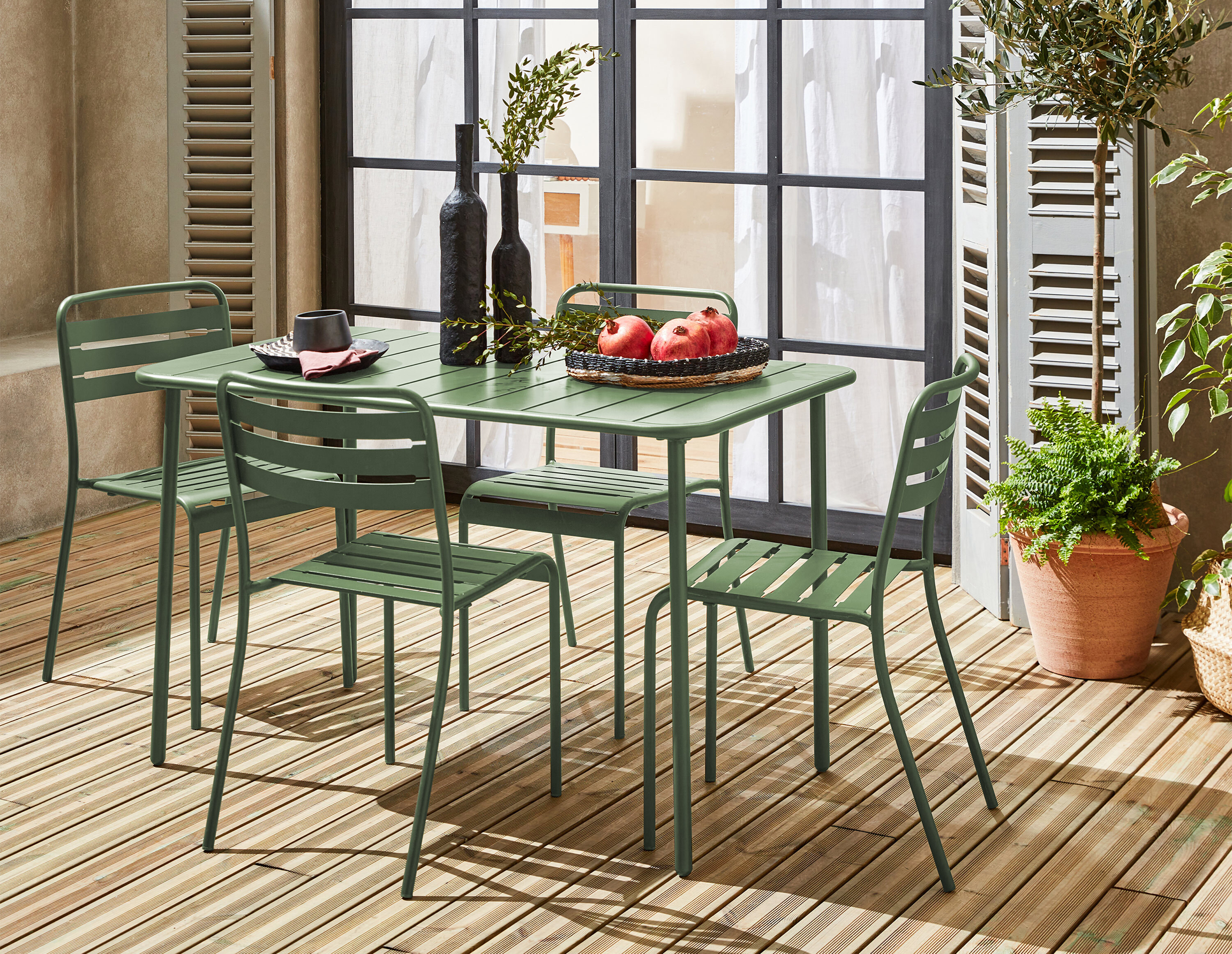 Our garden furniture sweeek